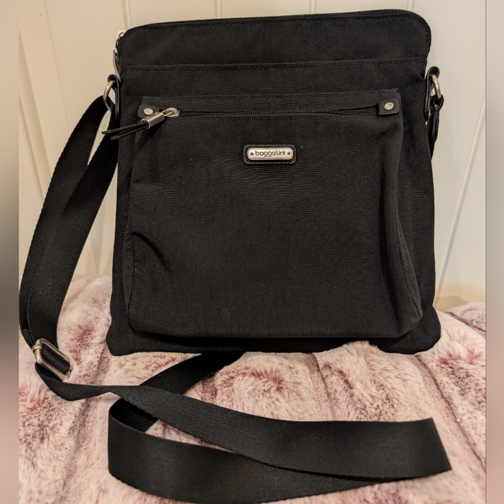 Baggallini Black Messenger Bag